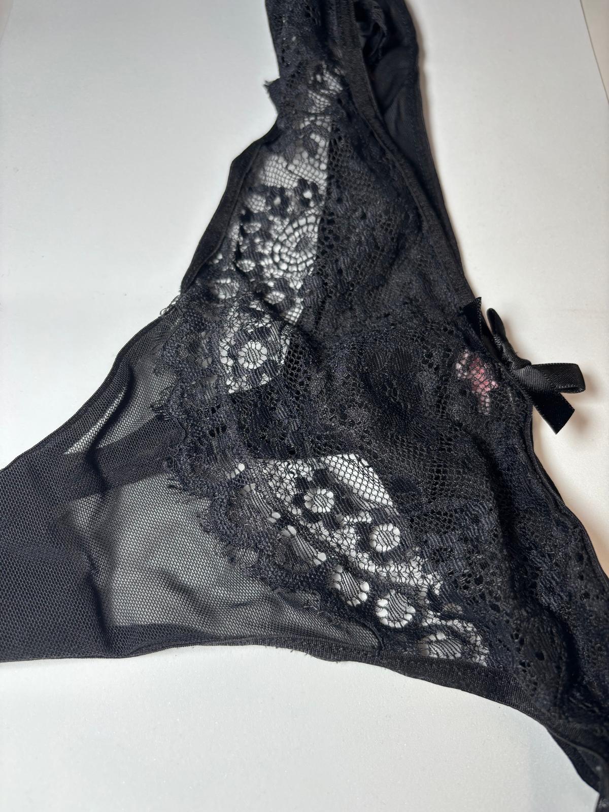 Schwarzer Spitzen-Tanga